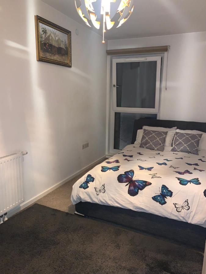 Stunning 2 Bed Apartment In The Heart Of Barking Barking  Exterior foto