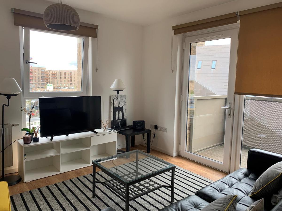 Stunning 2 Bed Apartment In The Heart Of Barking Barking  Exterior foto