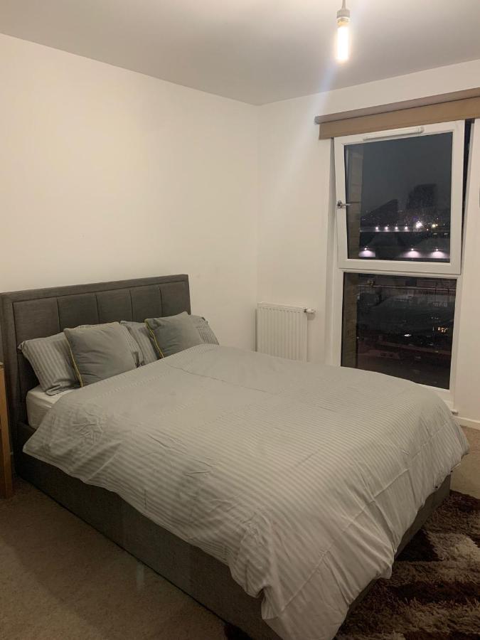 Stunning 2 Bed Apartment In The Heart Of Barking Barking  Exterior foto