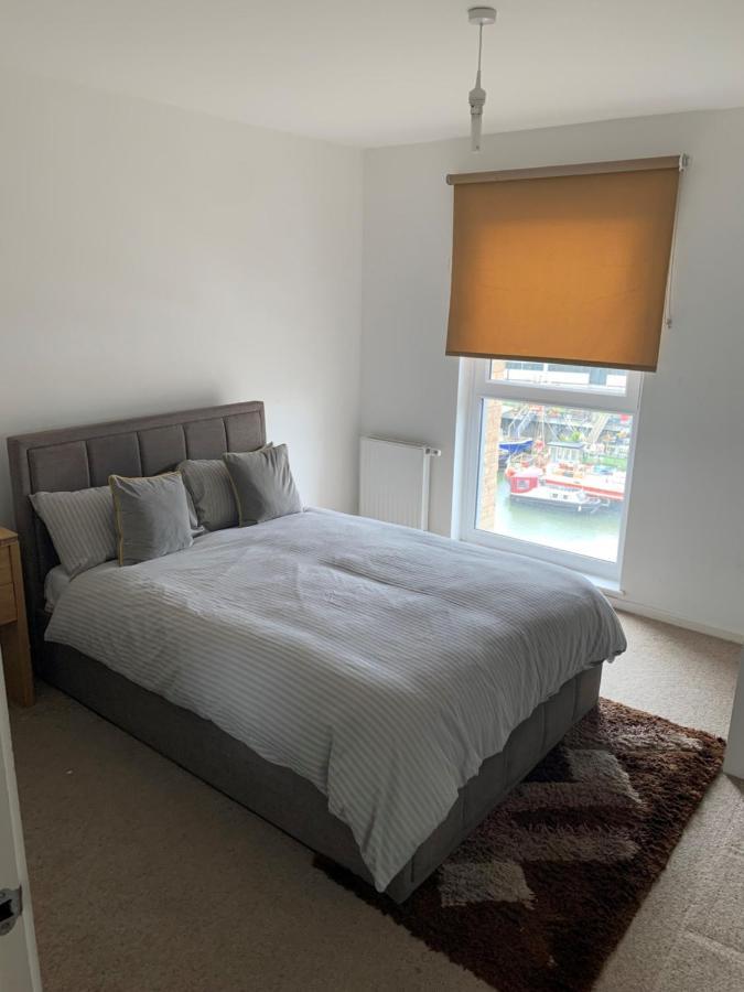 Stunning 2 Bed Apartment In The Heart Of Barking Barking  Exterior foto