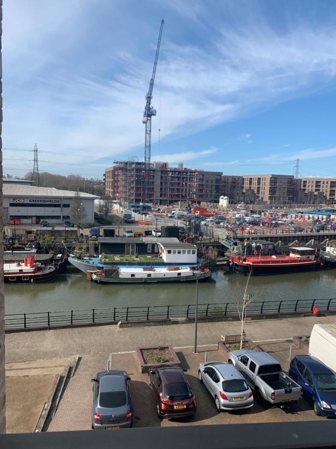 Stunning 2 Bed Apartment In The Heart Of Barking Barking  Exterior foto